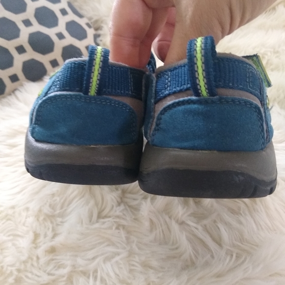KEEN Newport H2 Sandals blue and fluorescent green size 1 like new - Picture 3 of 6